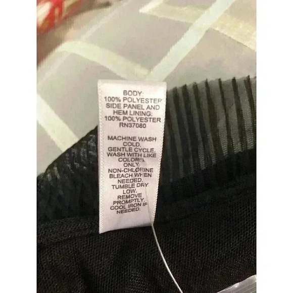 It’s Fashion Medium Black Ruffled Sheer Crop Top Button Front Sleeveless NWT - Picture 6 of 6